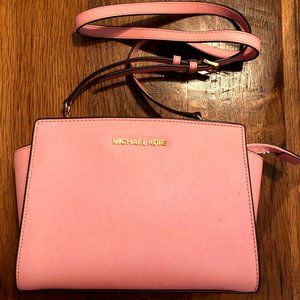 Michael Kors Women's Selma Medium Messenger Bag